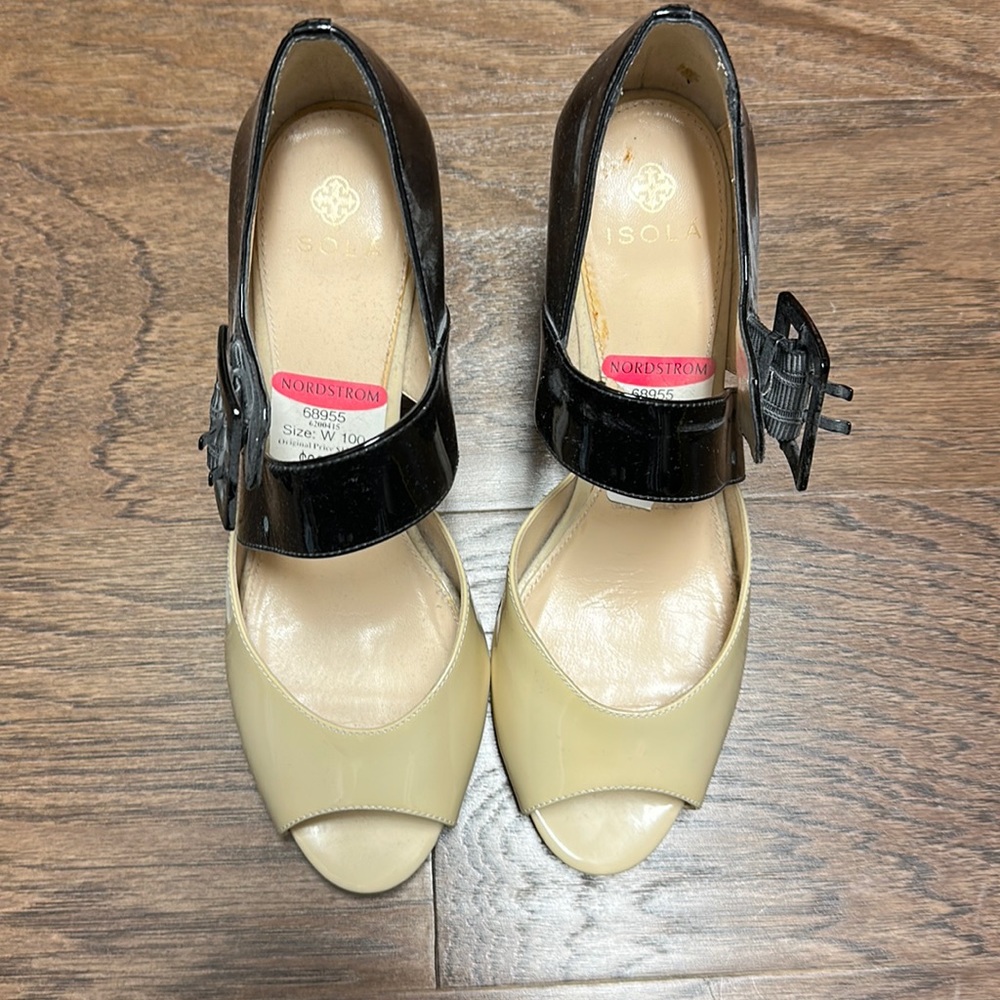 ISOLA shoes 2 1/2 inch heels, size 10 never worn cream and black straps